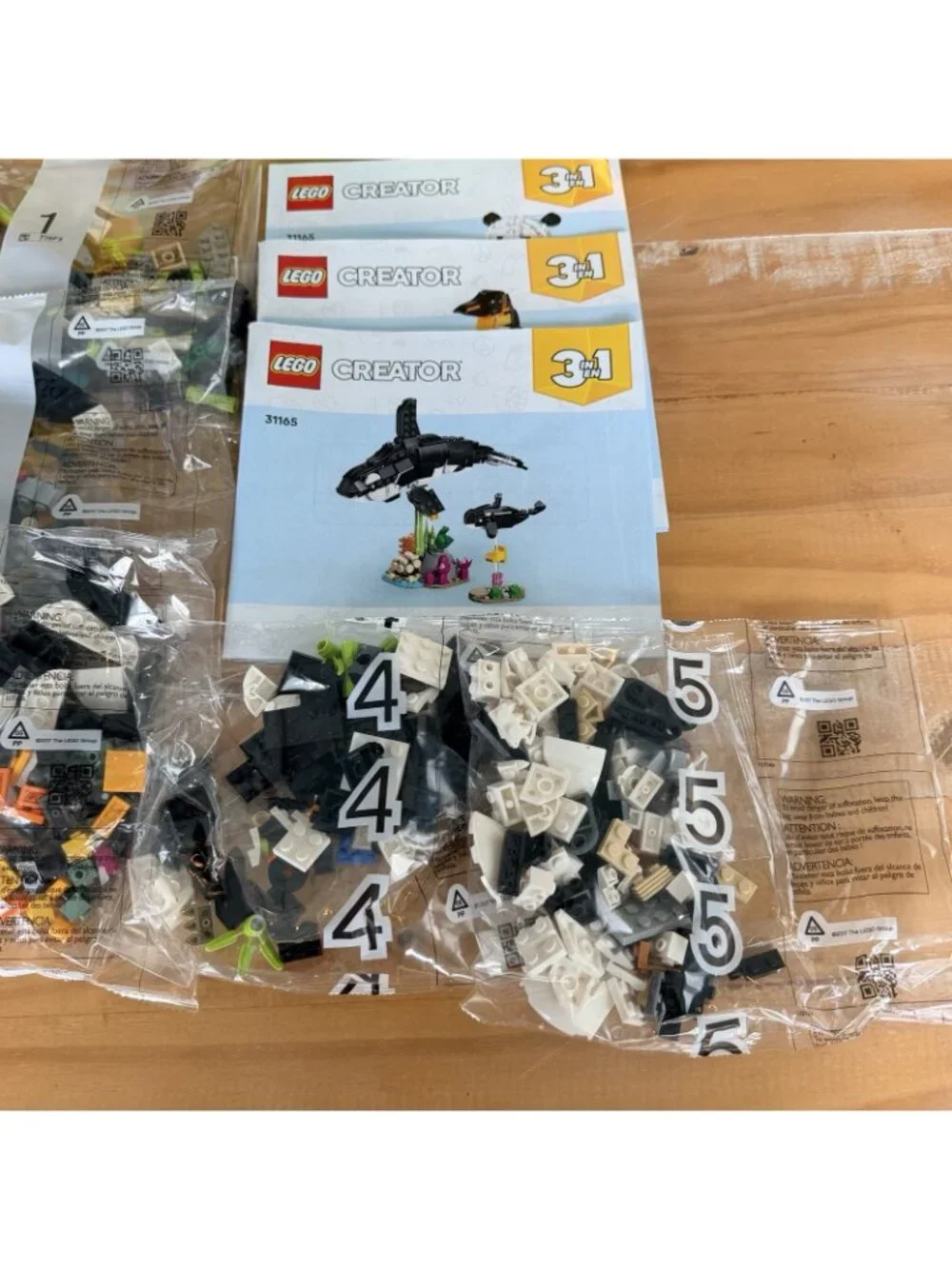 LEGO Creator Panda Family 31165 3-in-1 Set, 626 Pieces NEW Open Box